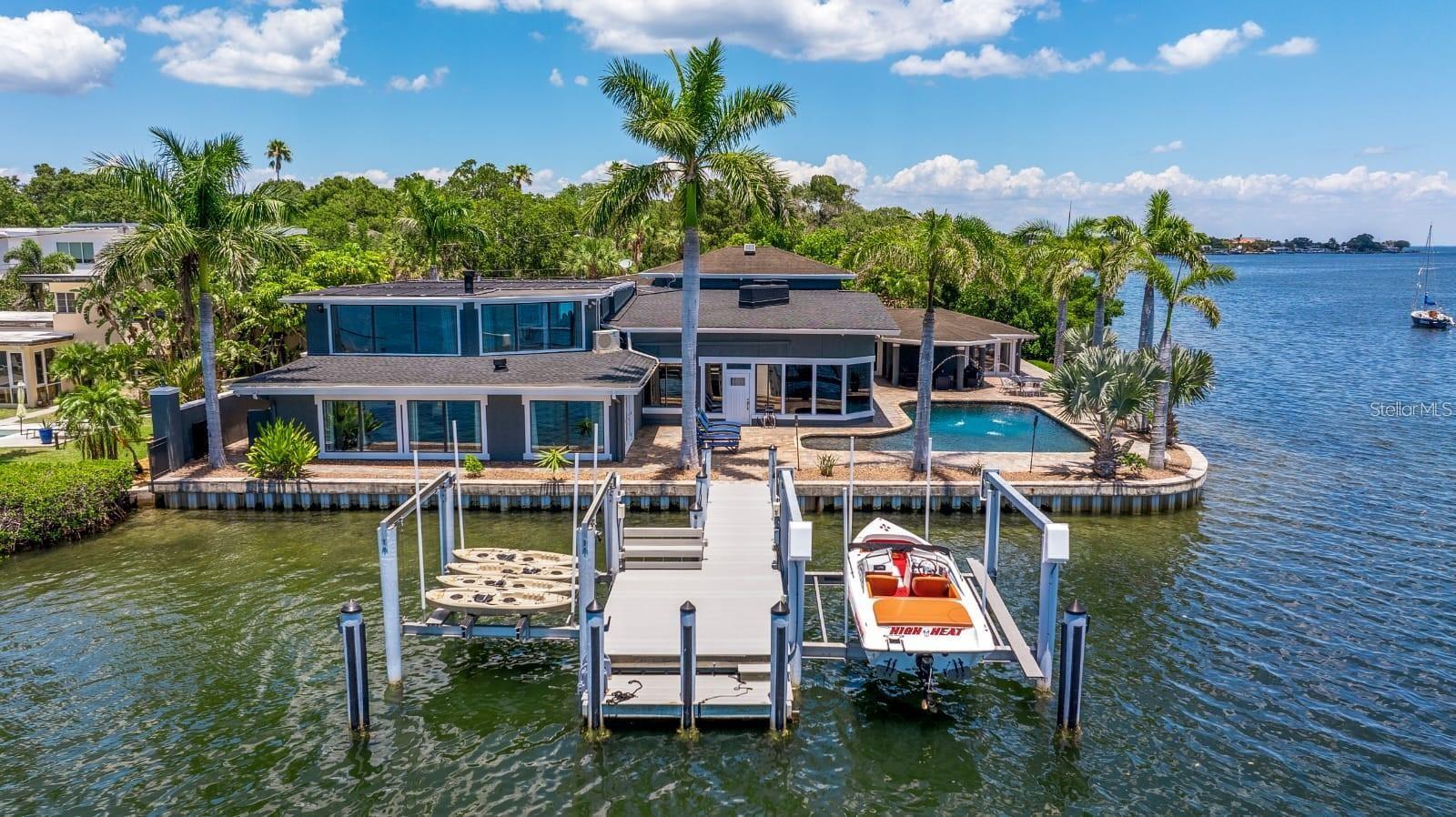 2785 BAYSIDE Dr ST PETERSBURG, FL 33705