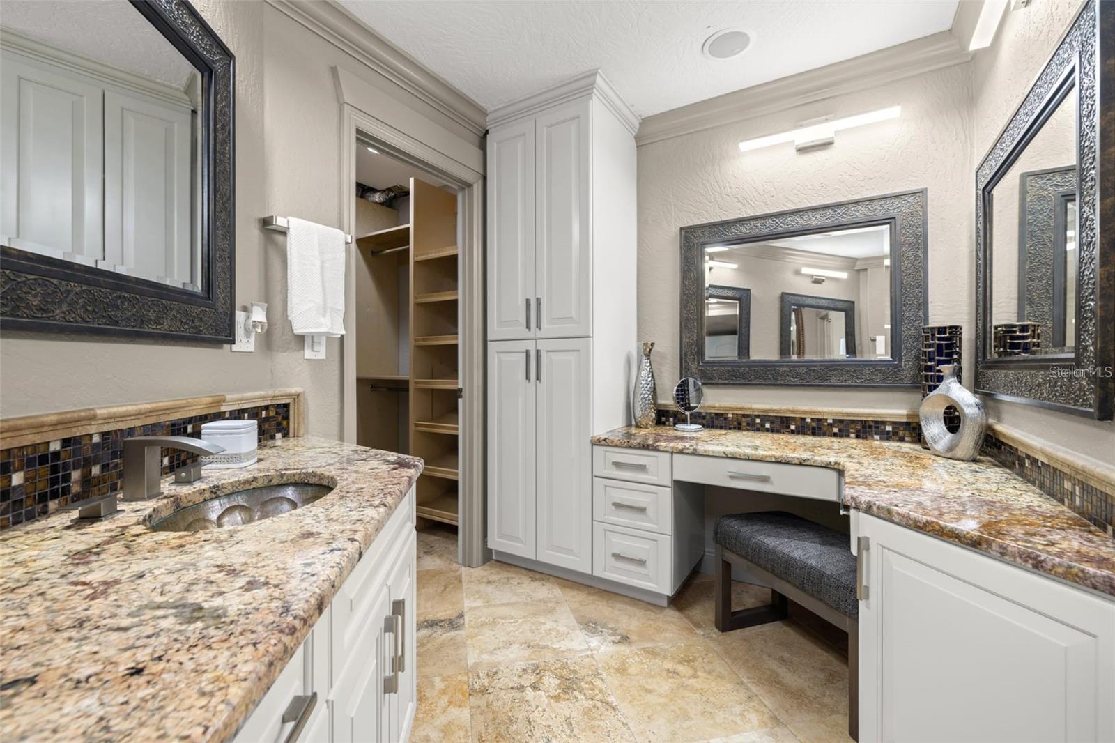 2785 BAYSIDE Dr ST PETERSBURG, FL 33705