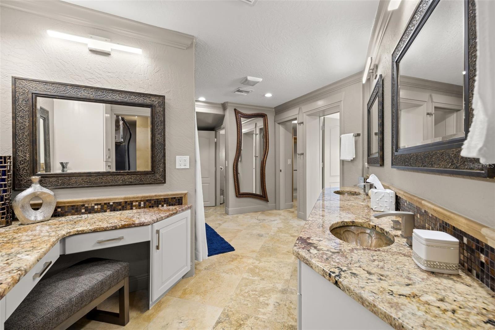 2785 BAYSIDE Dr ST PETERSBURG, FL 33705