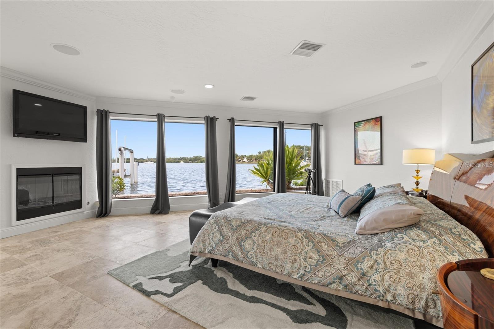 2785 BAYSIDE Dr ST PETERSBURG, FL 33705