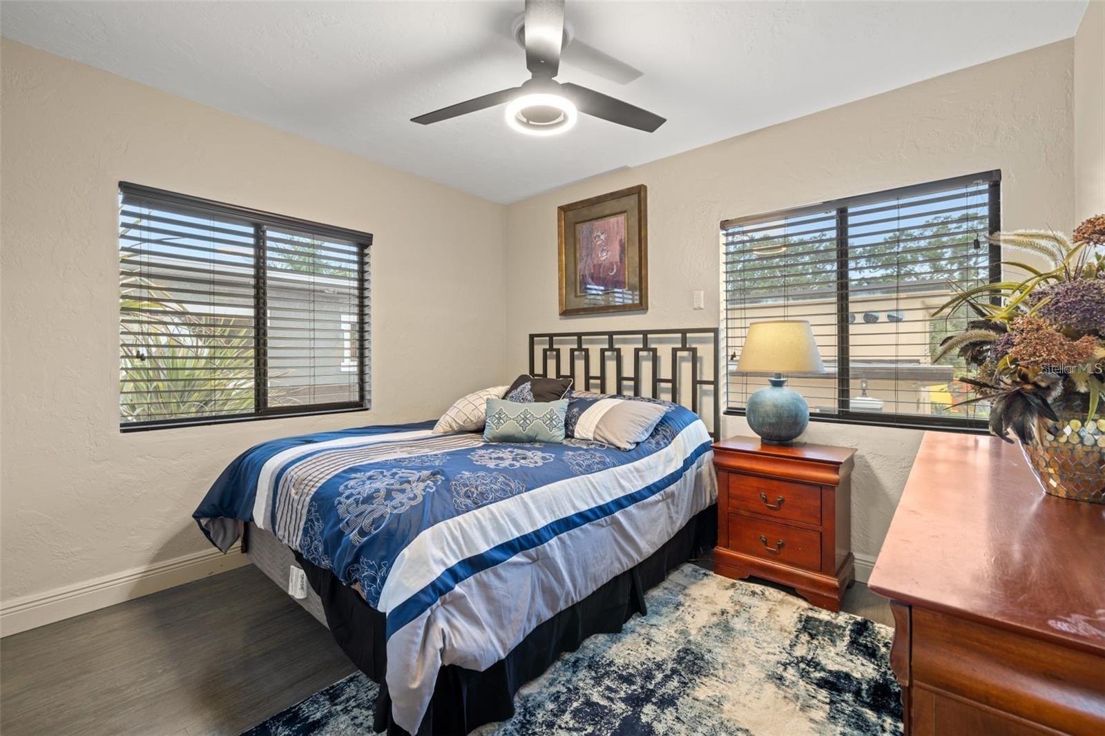 2785 BAYSIDE Dr ST PETERSBURG, FL 33705