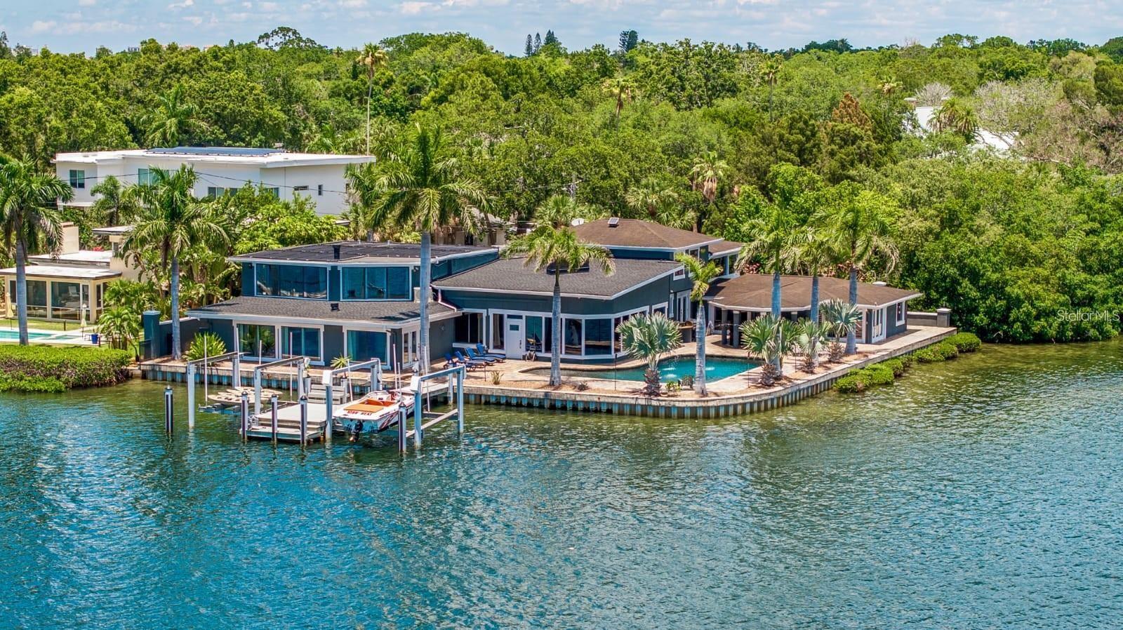 2785 BAYSIDE Dr ST PETERSBURG, FL 33705