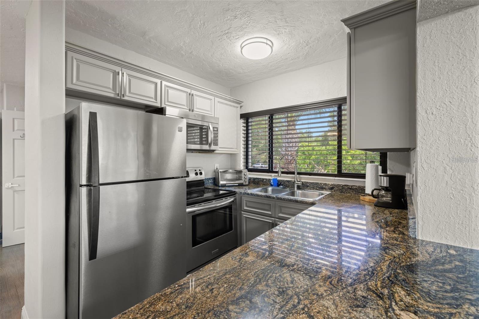 2785 BAYSIDE Dr ST PETERSBURG, FL 33705