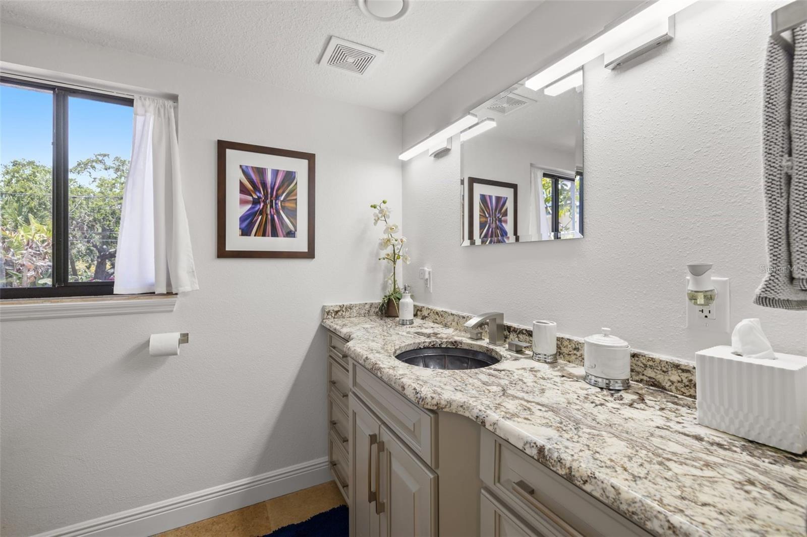 2785 BAYSIDE Dr ST PETERSBURG, FL 33705