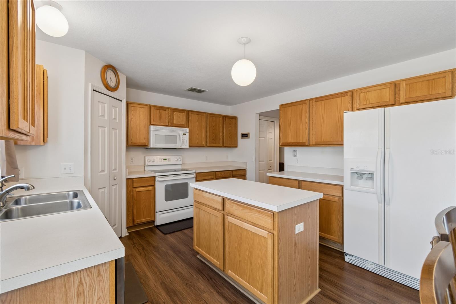 2789 WOODLAND Crk Cir KISSIMMEE, FL 34744