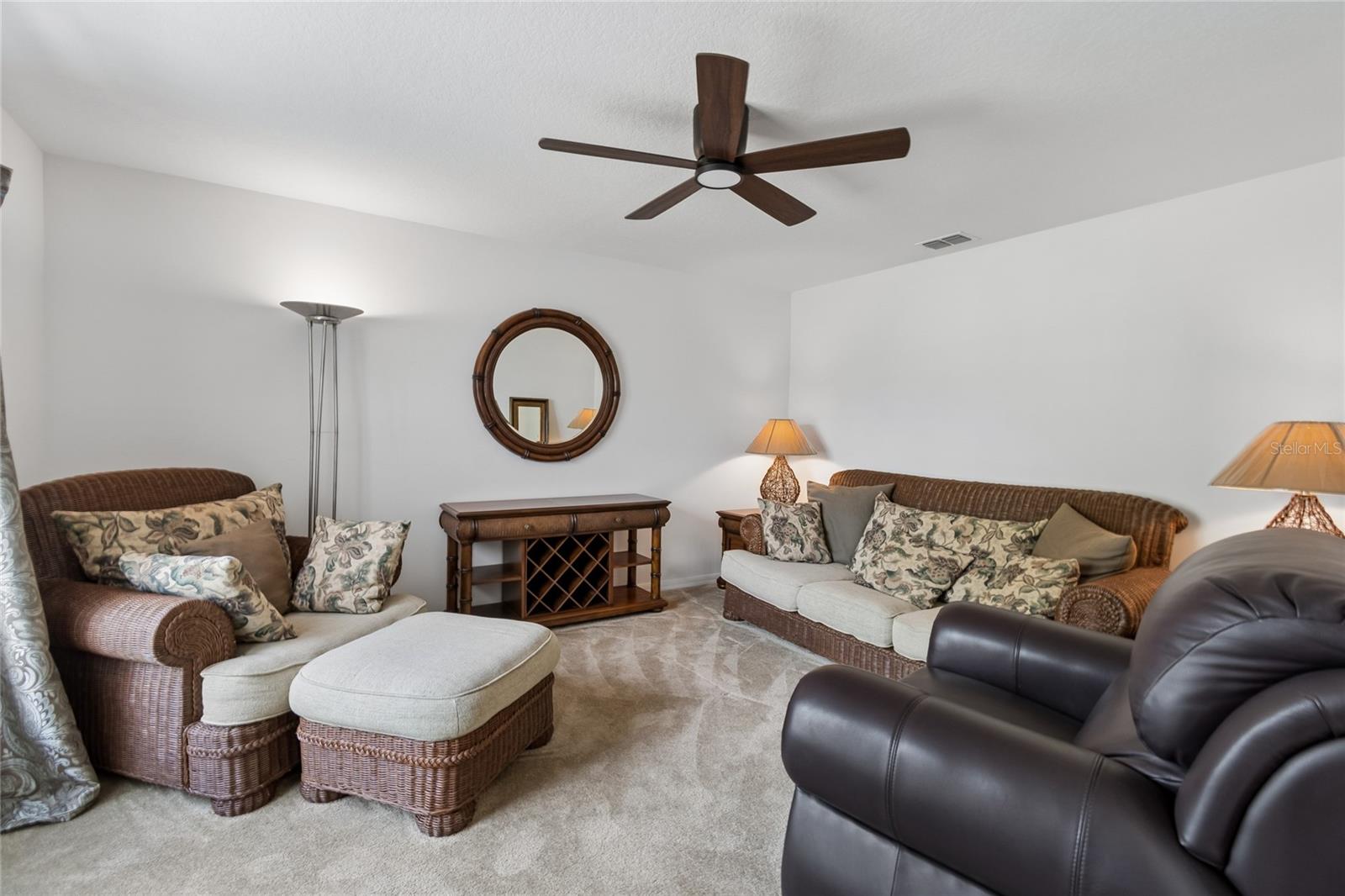 2789 WOODLAND Crk Cir KISSIMMEE, FL 34744
