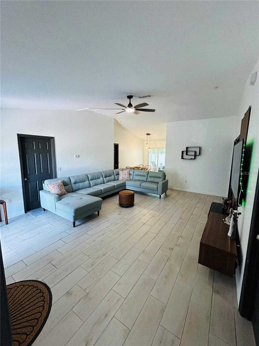 635 GAZELLE Dr KISSIMMEE, FL 34759