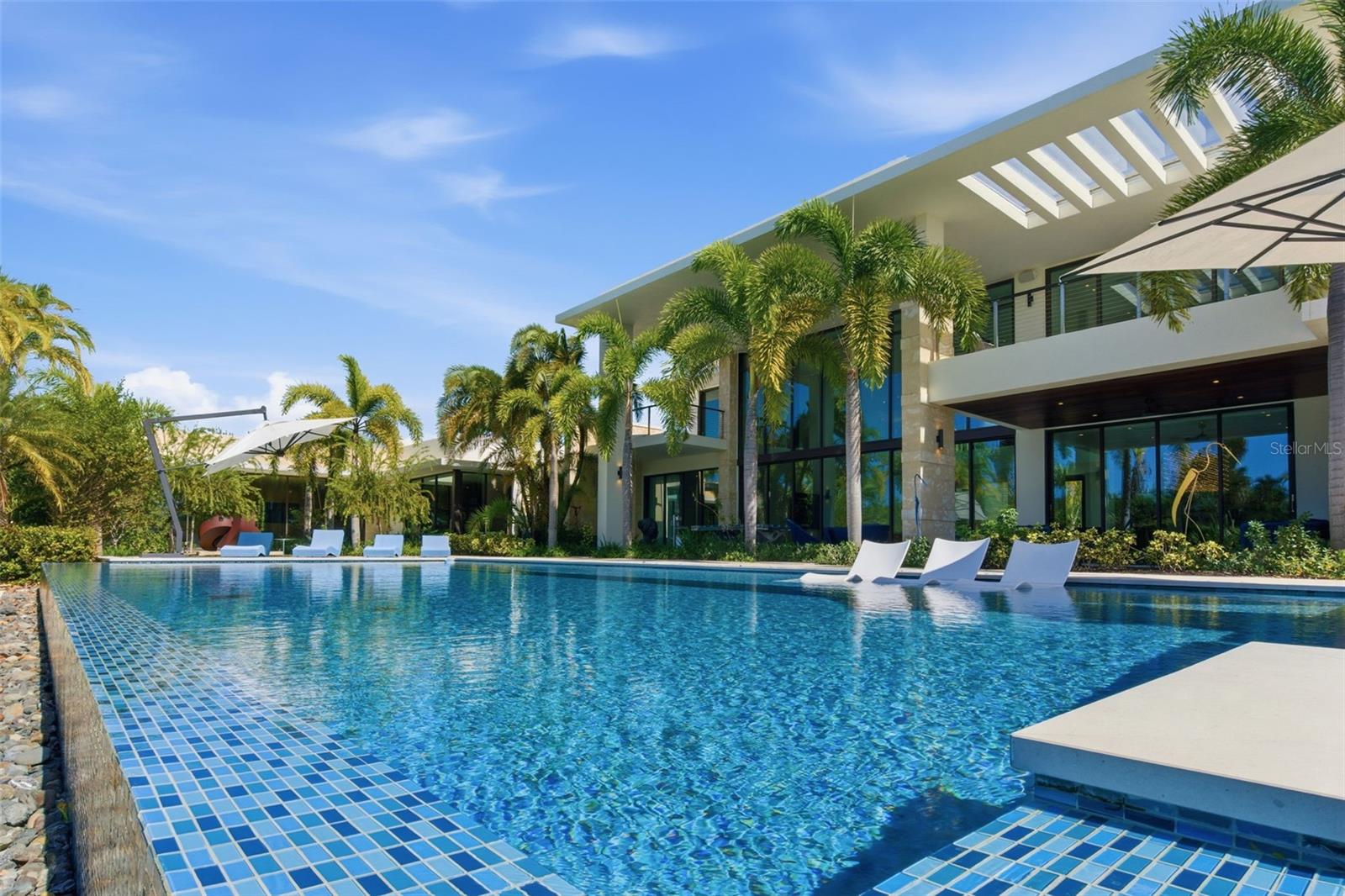 206 LEGACY DORADO, PR 00646