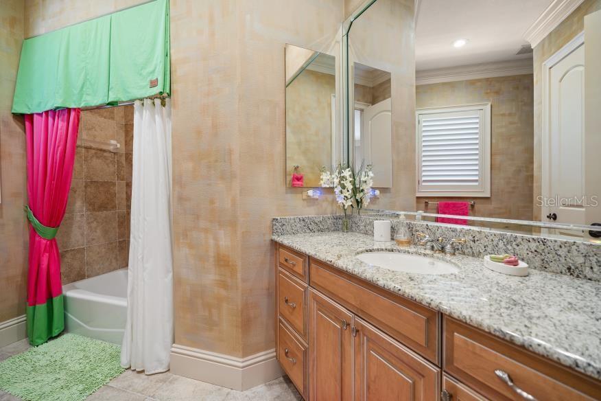 841 PONCE DE LEON Dr ST PETERSBURG, FL 33715