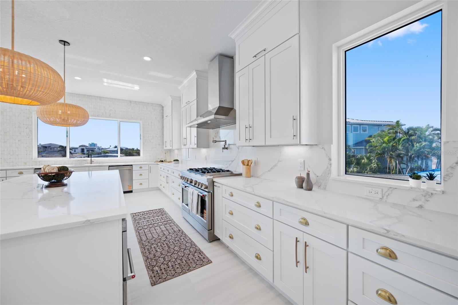 11460 7TH St TREASURE ISLAND, FL 33706