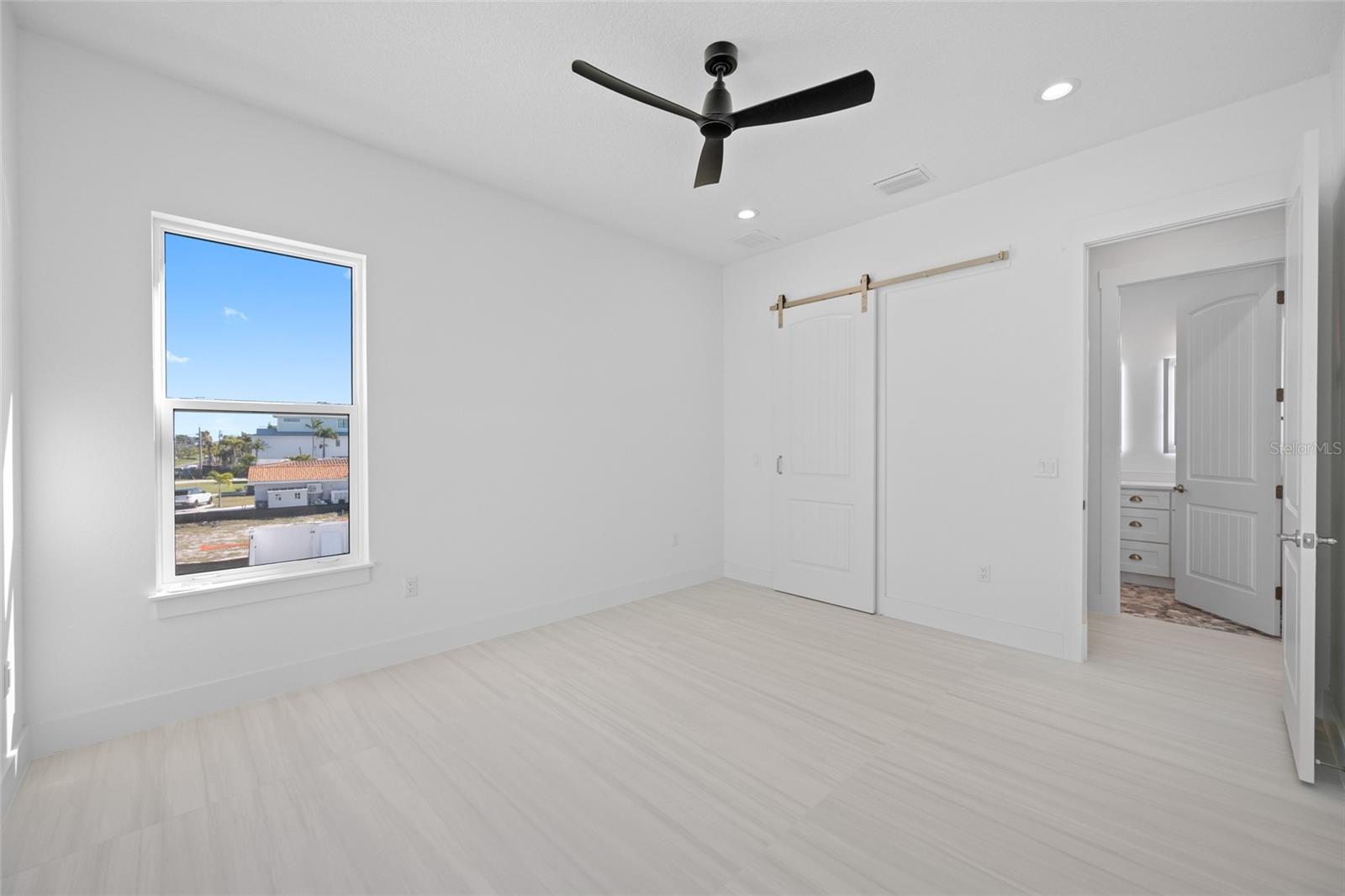 11460 7TH St TREASURE ISLAND, FL 33706