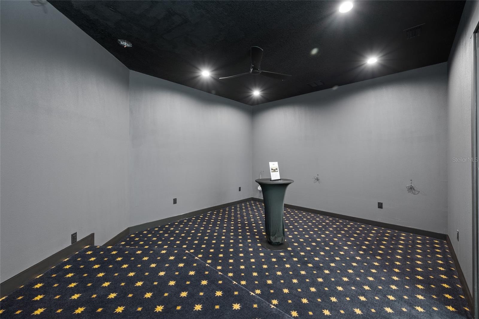 11460 7TH St TREASURE ISLAND, FL 33706