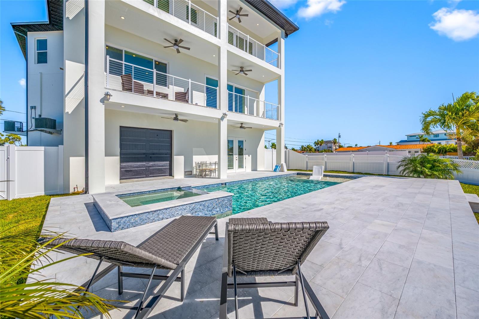 11460 7TH St TREASURE ISLAND, FL 33706