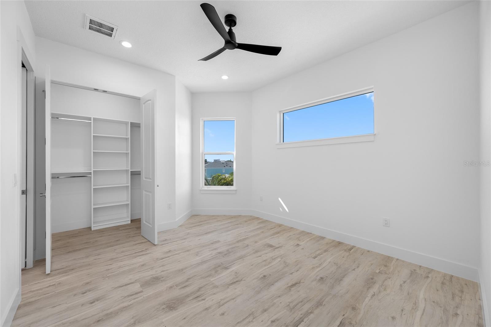 11460 7TH St TREASURE ISLAND, FL 33706