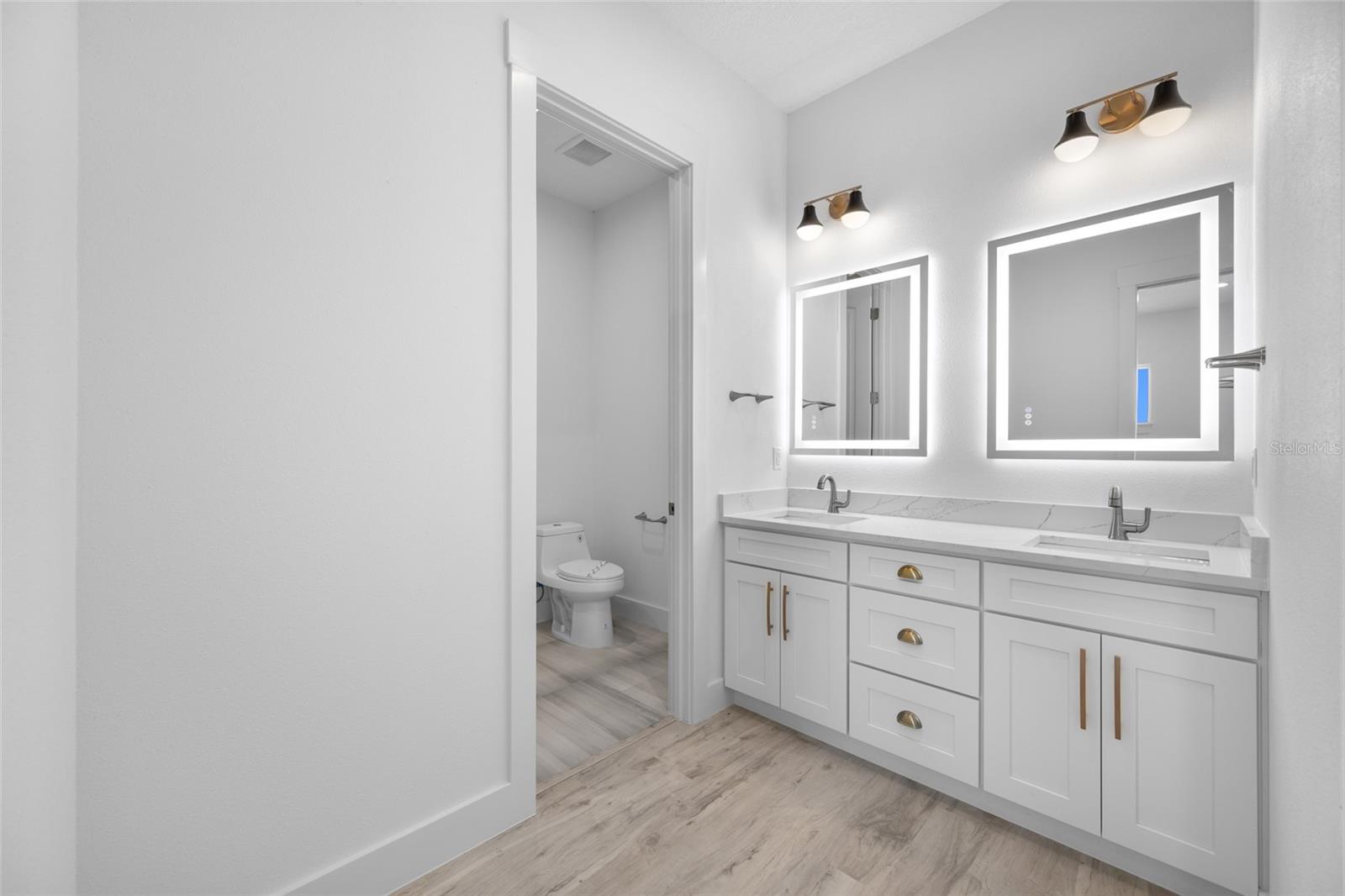 11460 7TH St TREASURE ISLAND, FL 33706