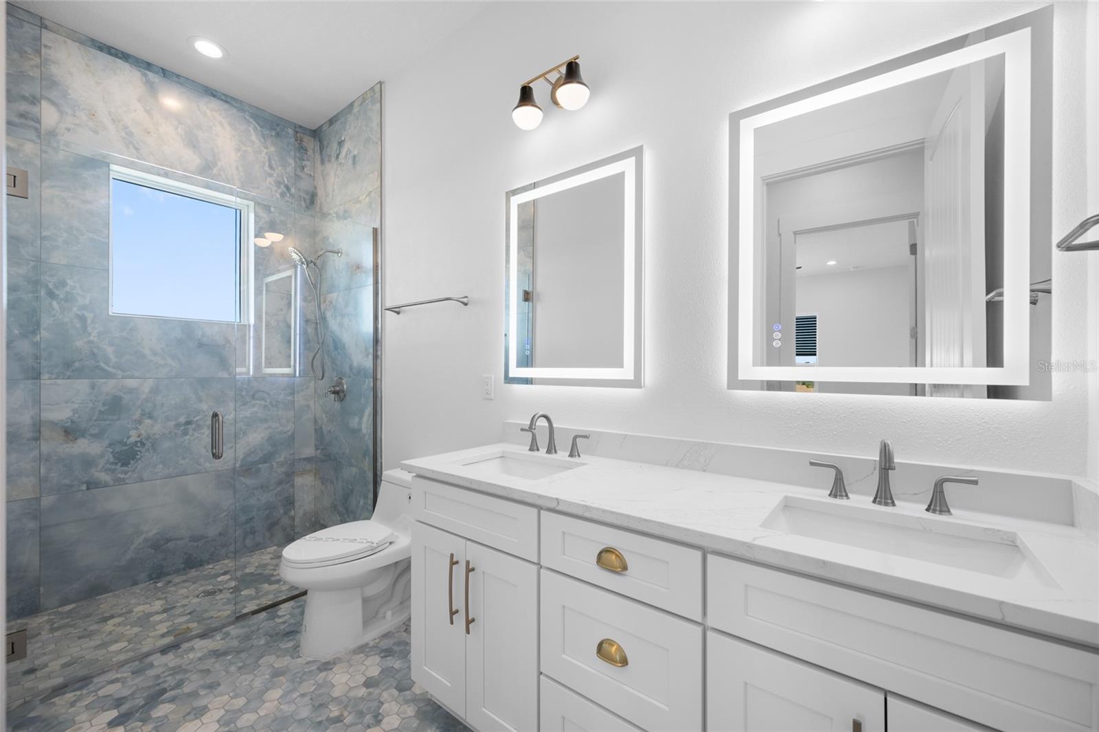 11460 7TH St TREASURE ISLAND, FL 33706