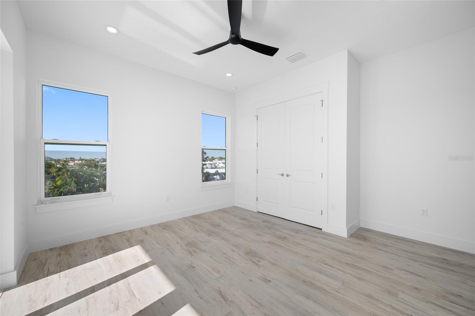 11460 7TH St TREASURE ISLAND, FL 33706