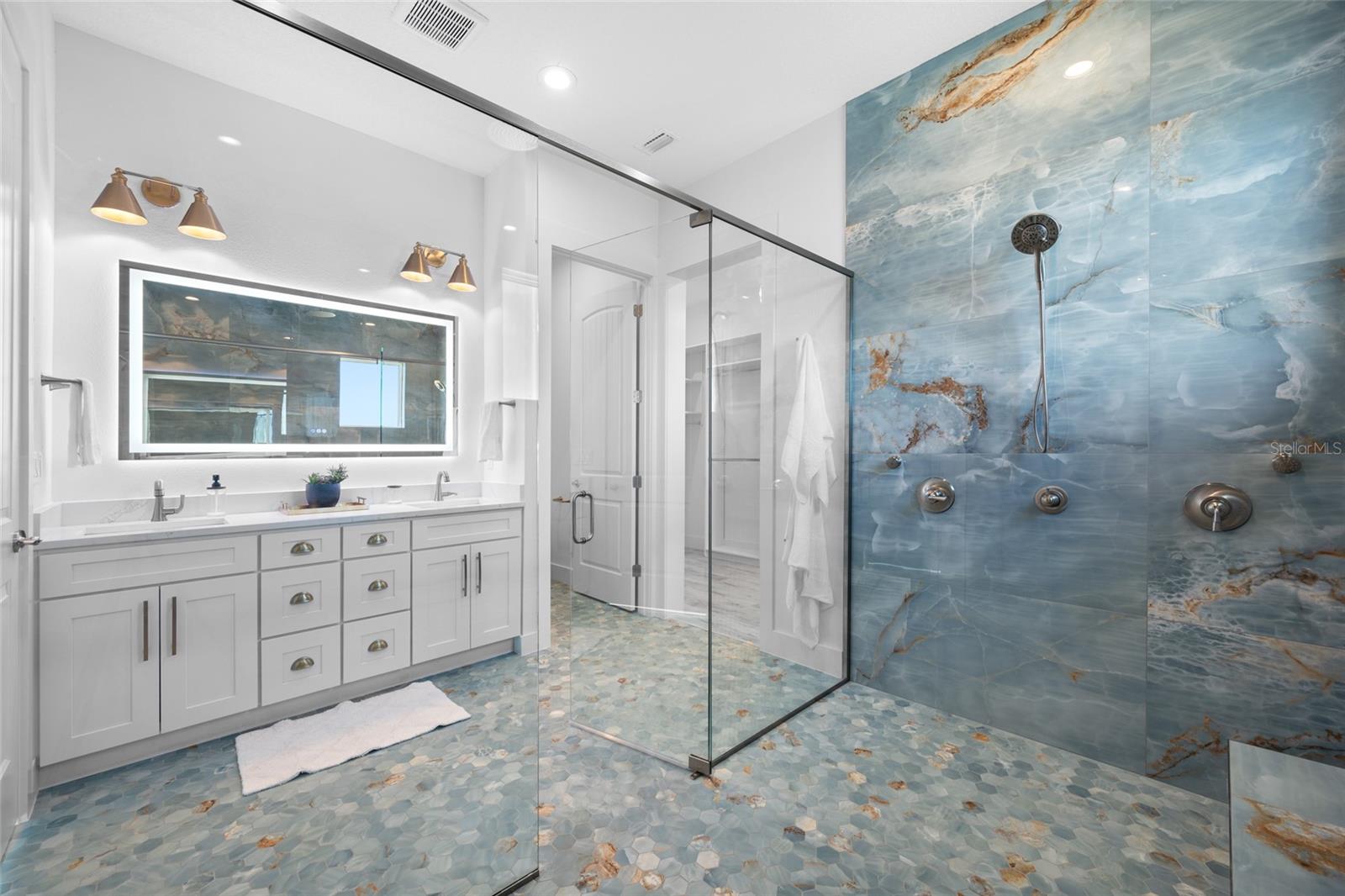 11460 7TH St TREASURE ISLAND, FL 33706