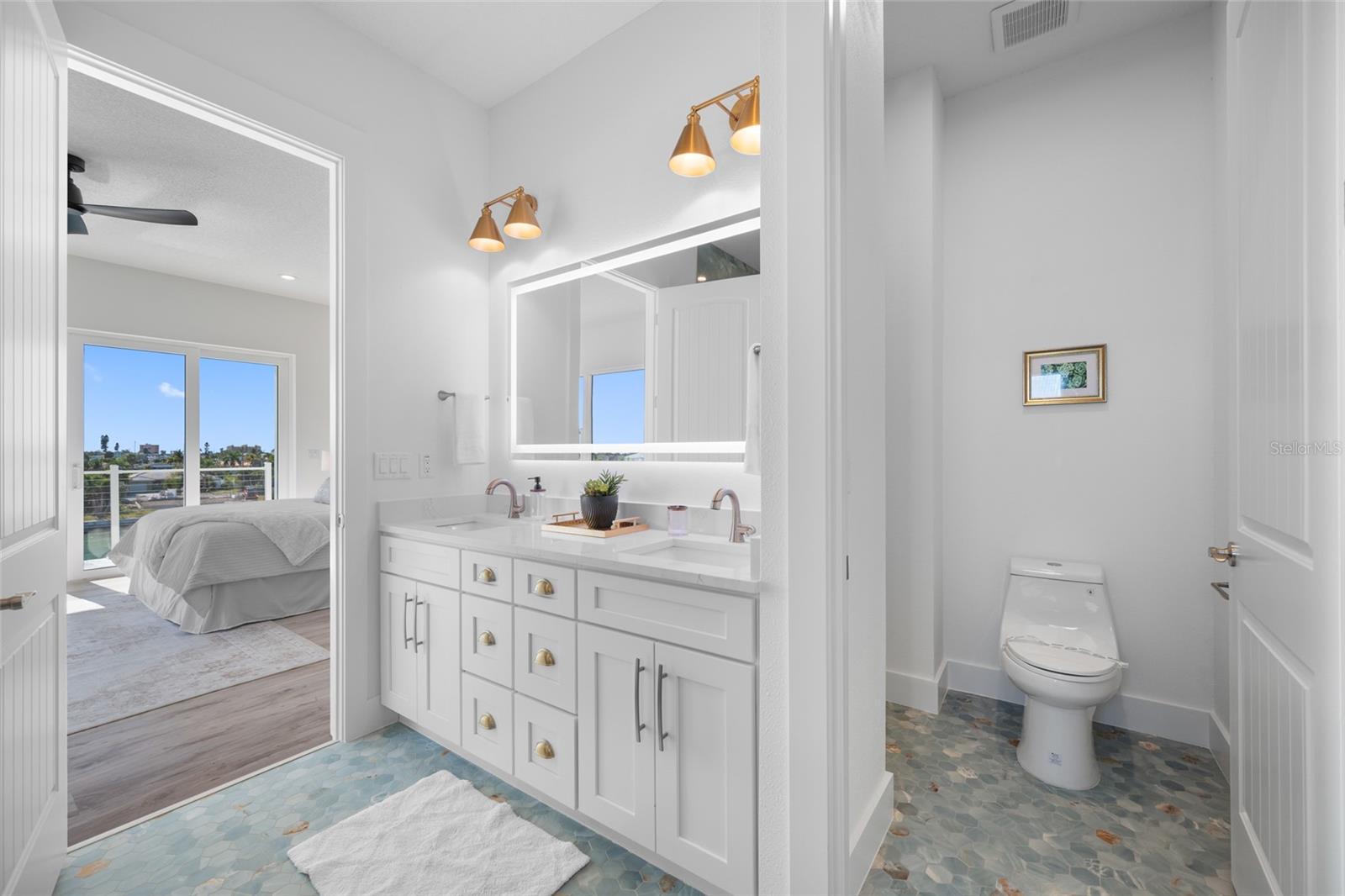 11460 7TH St TREASURE ISLAND, FL 33706