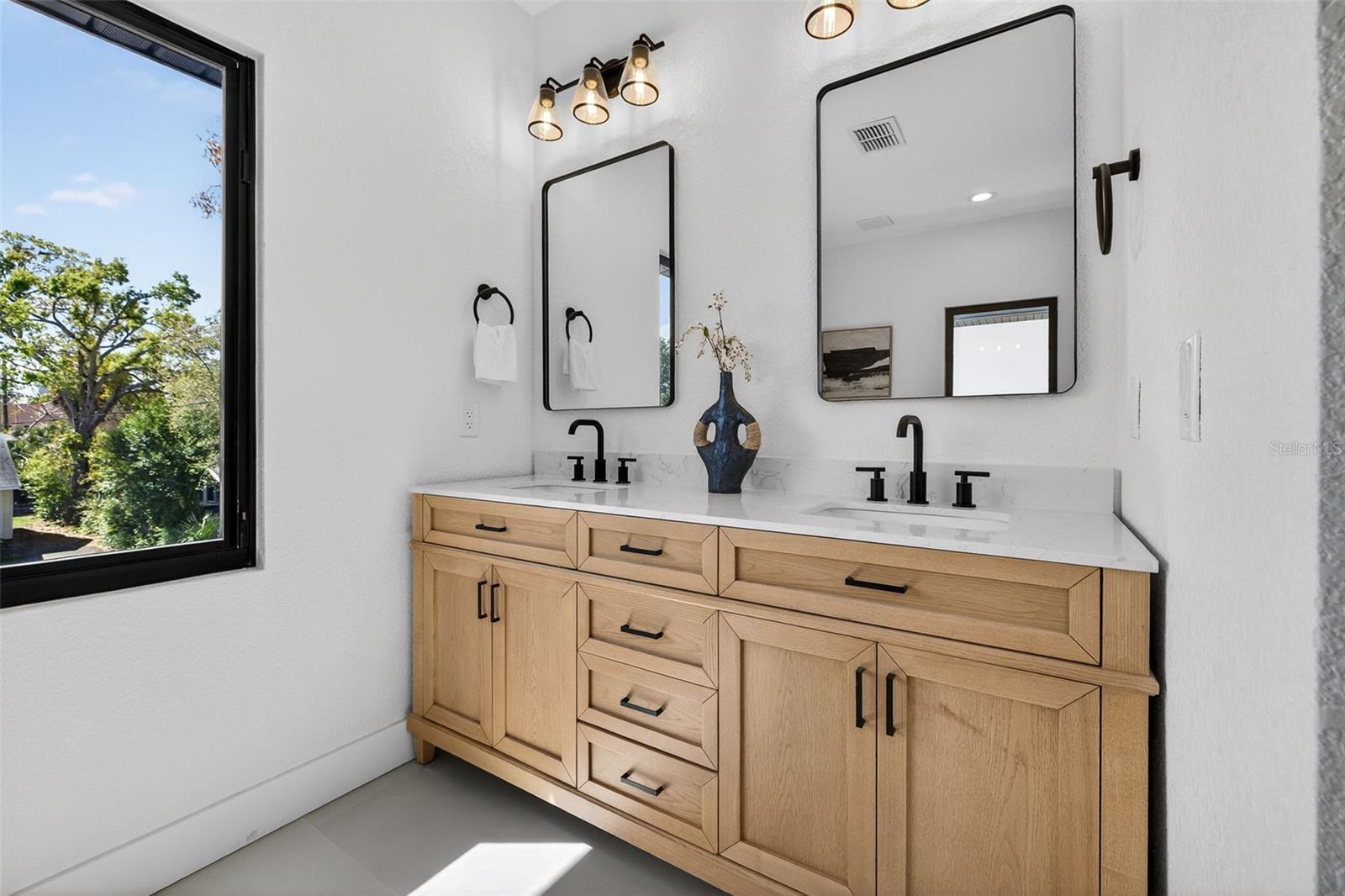 159 17TH Ave ST PETERSBURG, FL 33704