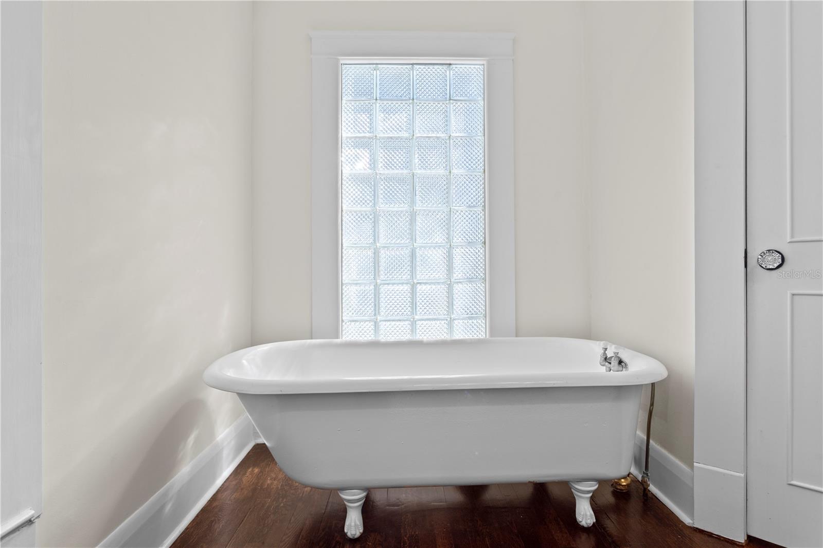 2810 W MORRISON Ave TAMPA, FL 33629