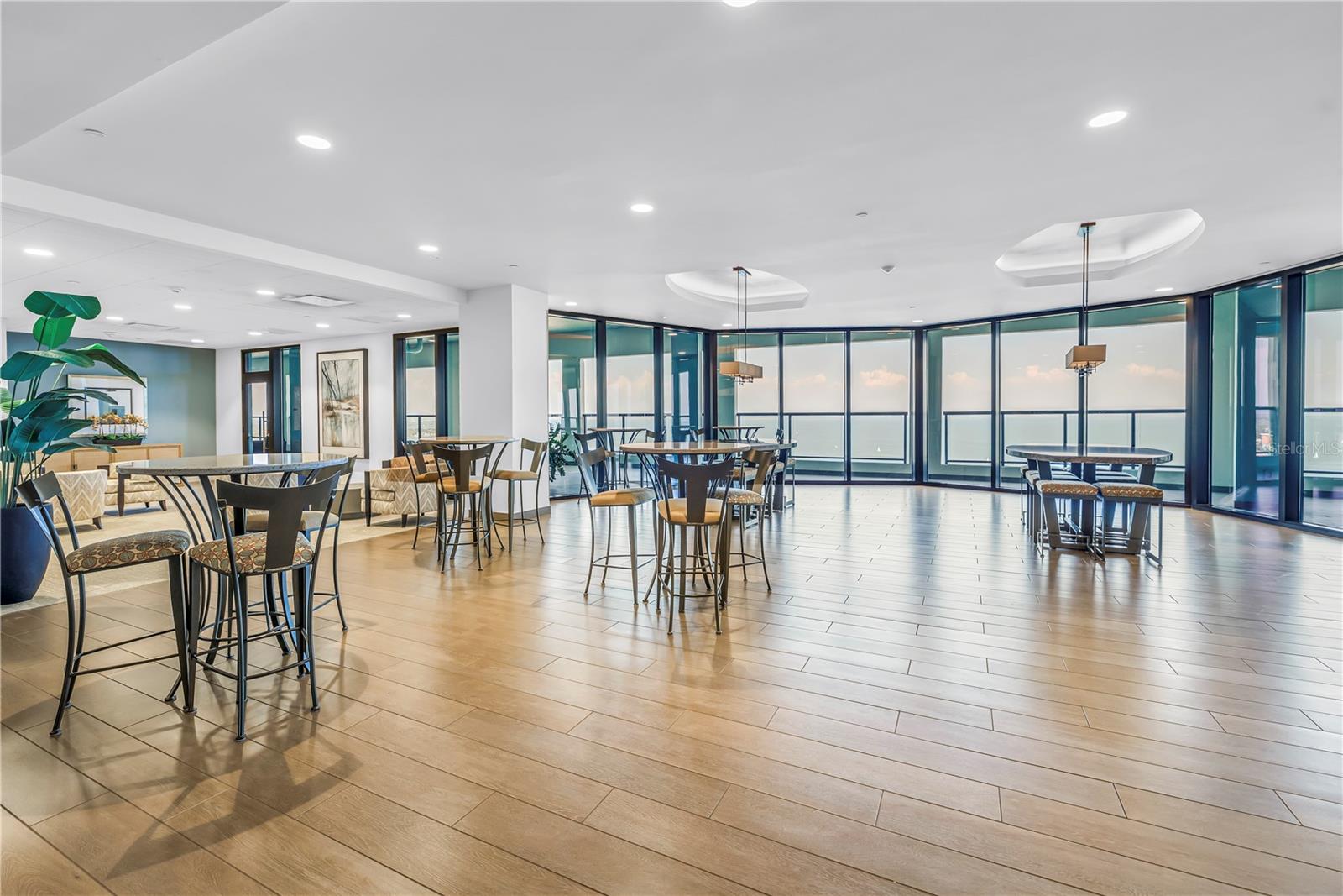 1 Bch Dr #1702 ST PETERSBURG, FL 33701