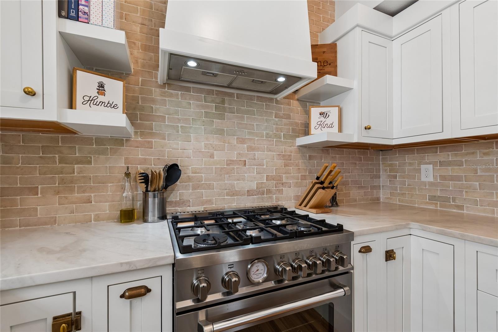 1126 16TH Ave ST PETERSBURG, FL 33704