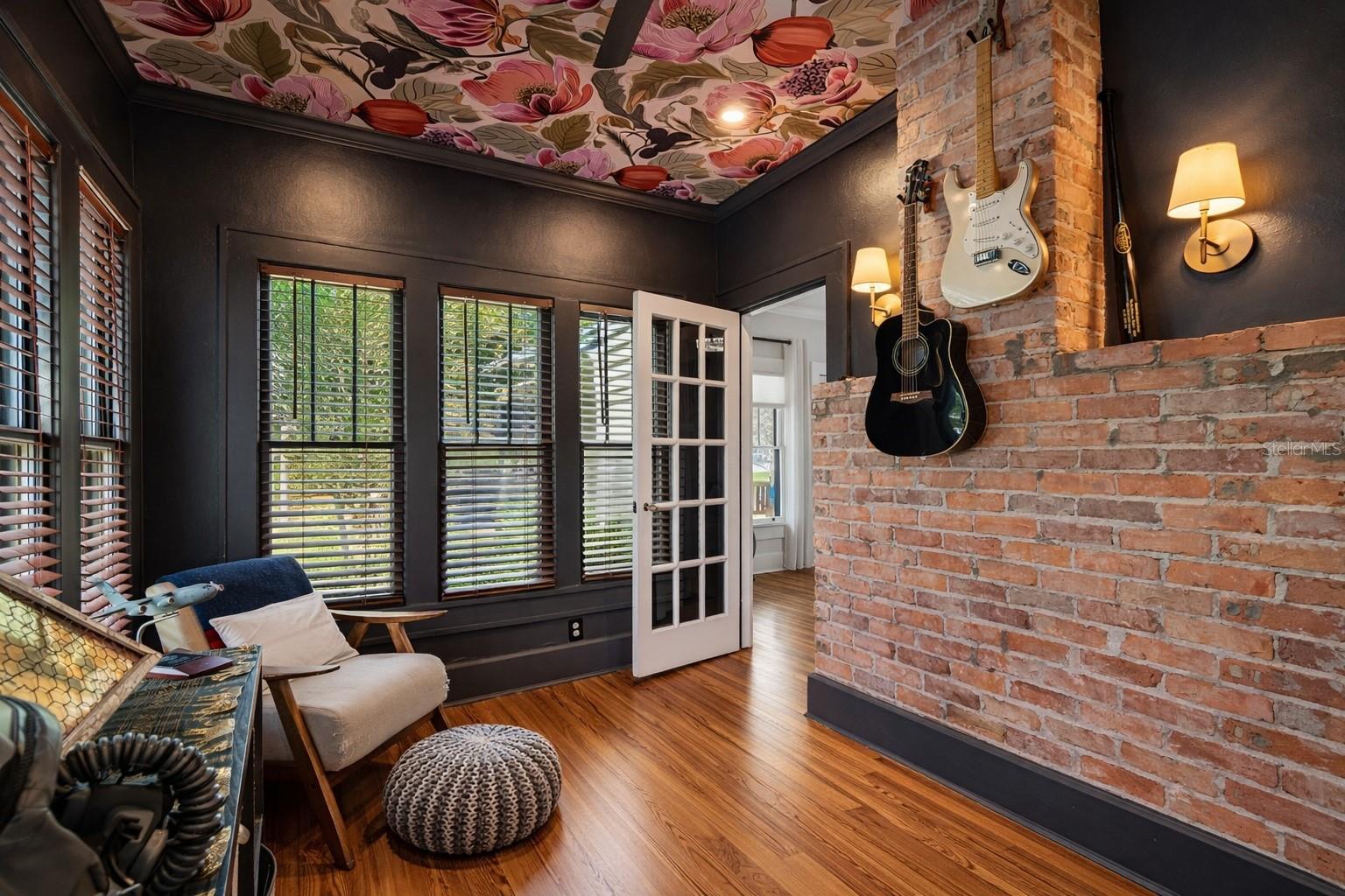 1126 16TH Ave ST PETERSBURG, FL 33704