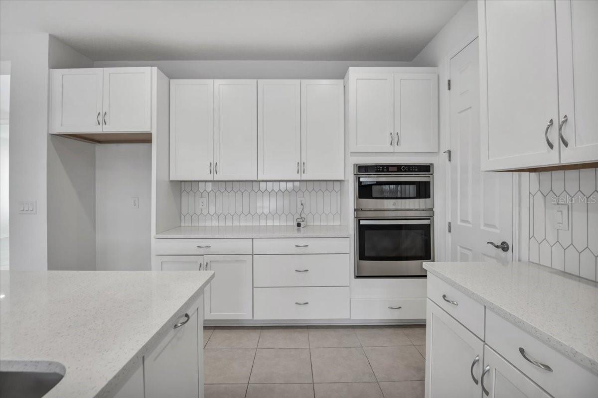 17703 SAVORY MIST Cir BRADENTON, FL 34211