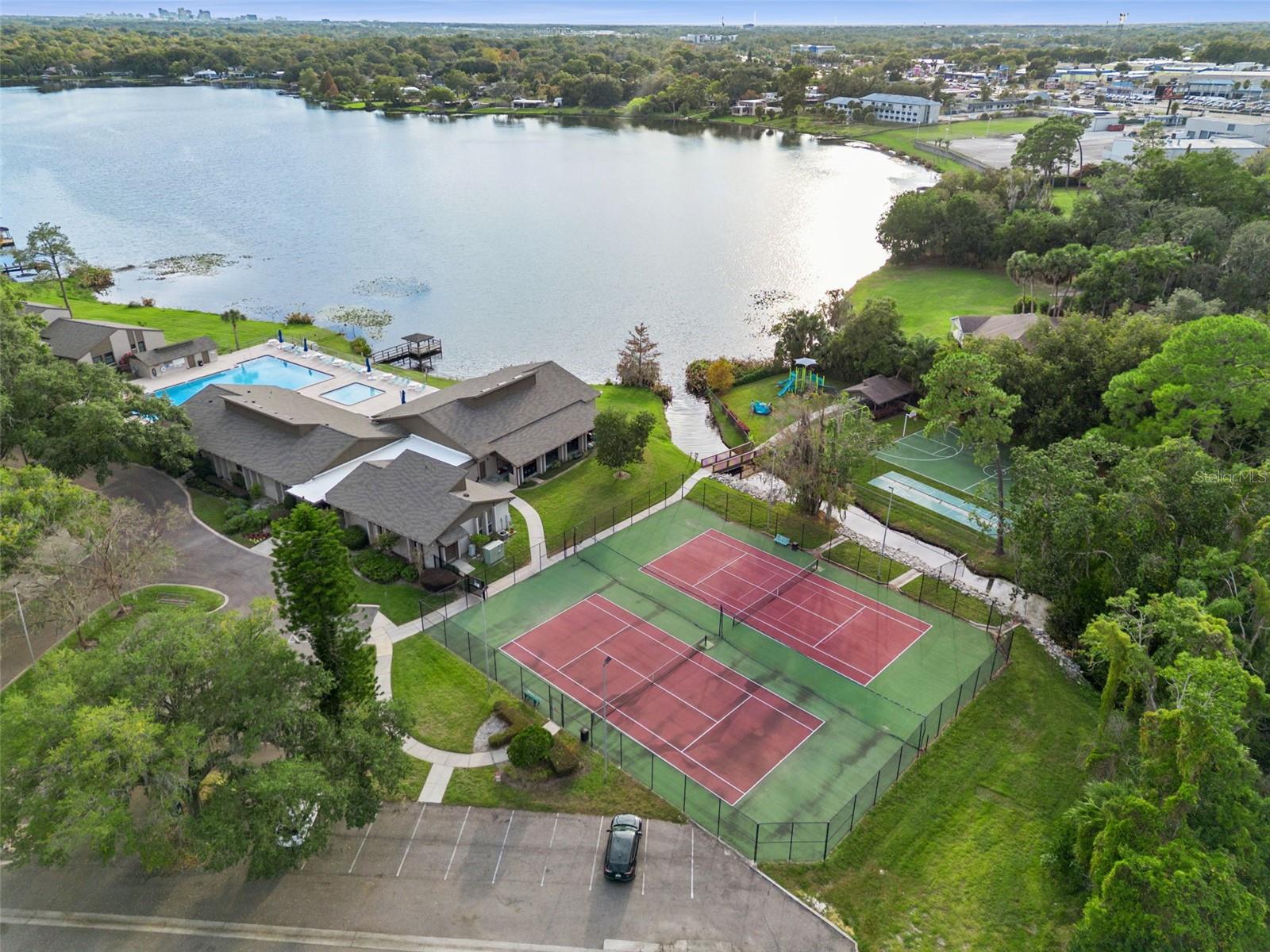 136 TERIWOOD Ct FERN PARK, FL 32730