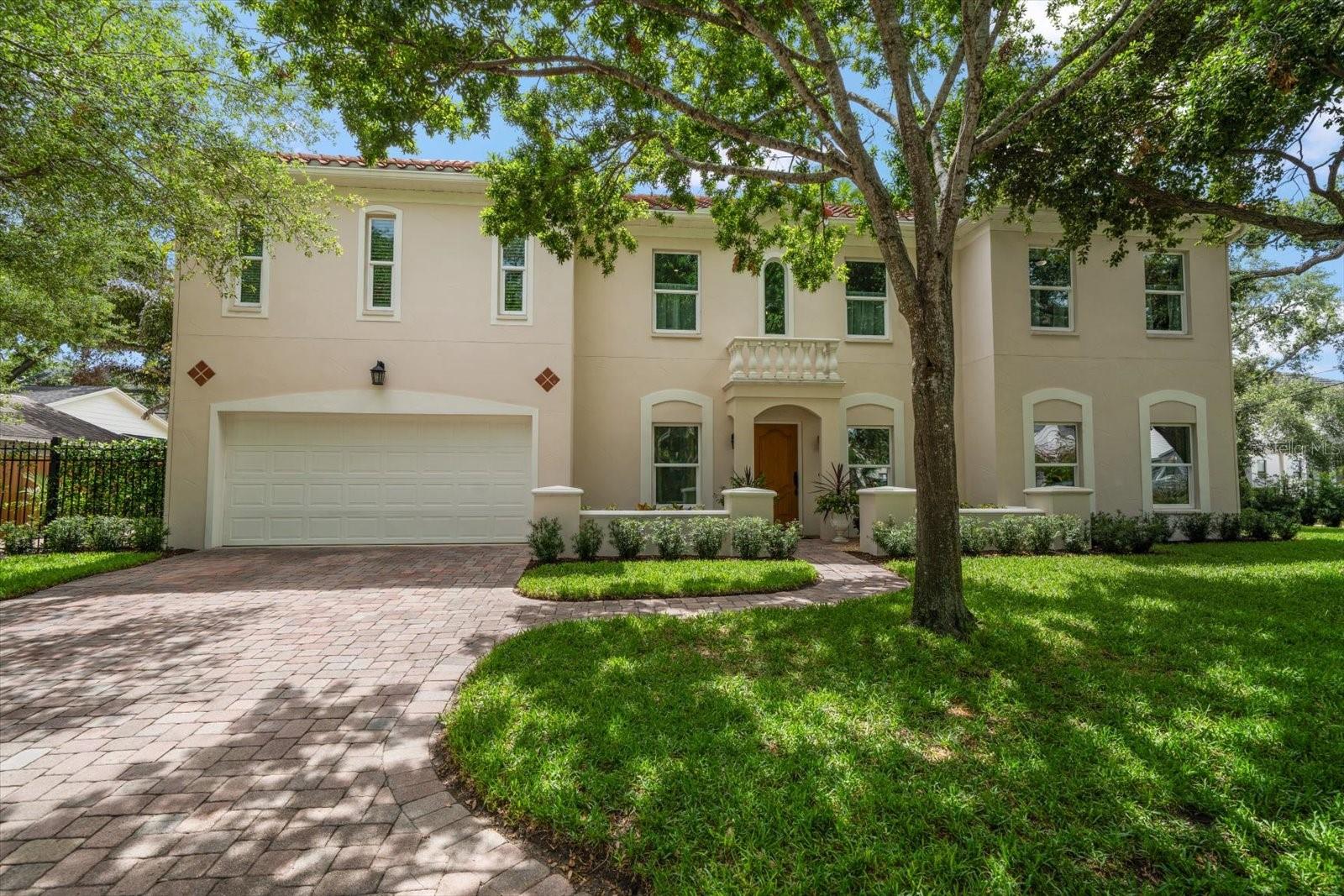 2900 W ESTRELLA St