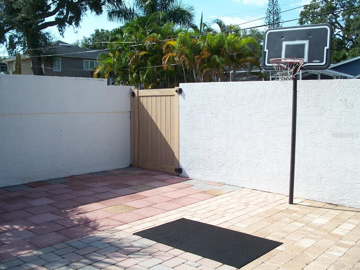 2200 2ND St ST PETERSBURG, FL 33704