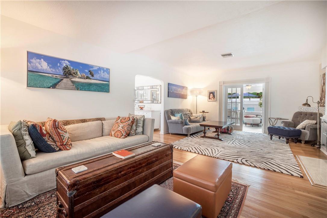 2200 2ND St ST PETERSBURG, FL 33704