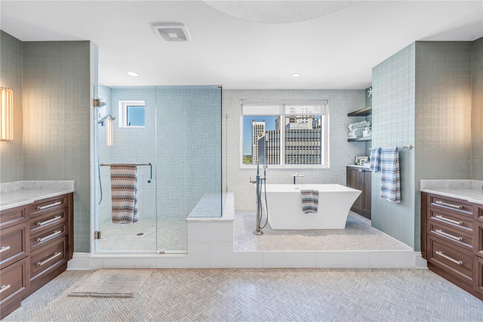 180 Bch Dr #1401 ST PETERSBURG, FL 33701