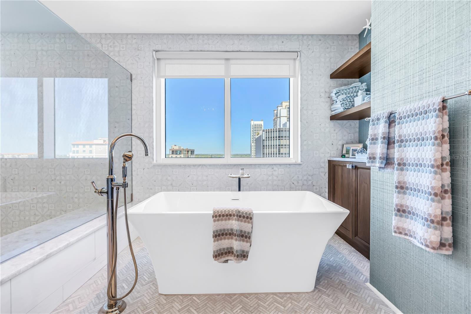 180 Bch Dr #1401 ST PETERSBURG, FL 33701