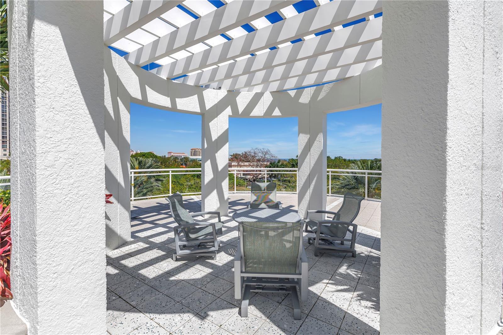 180 Bch Dr #1401 ST PETERSBURG, FL 33701