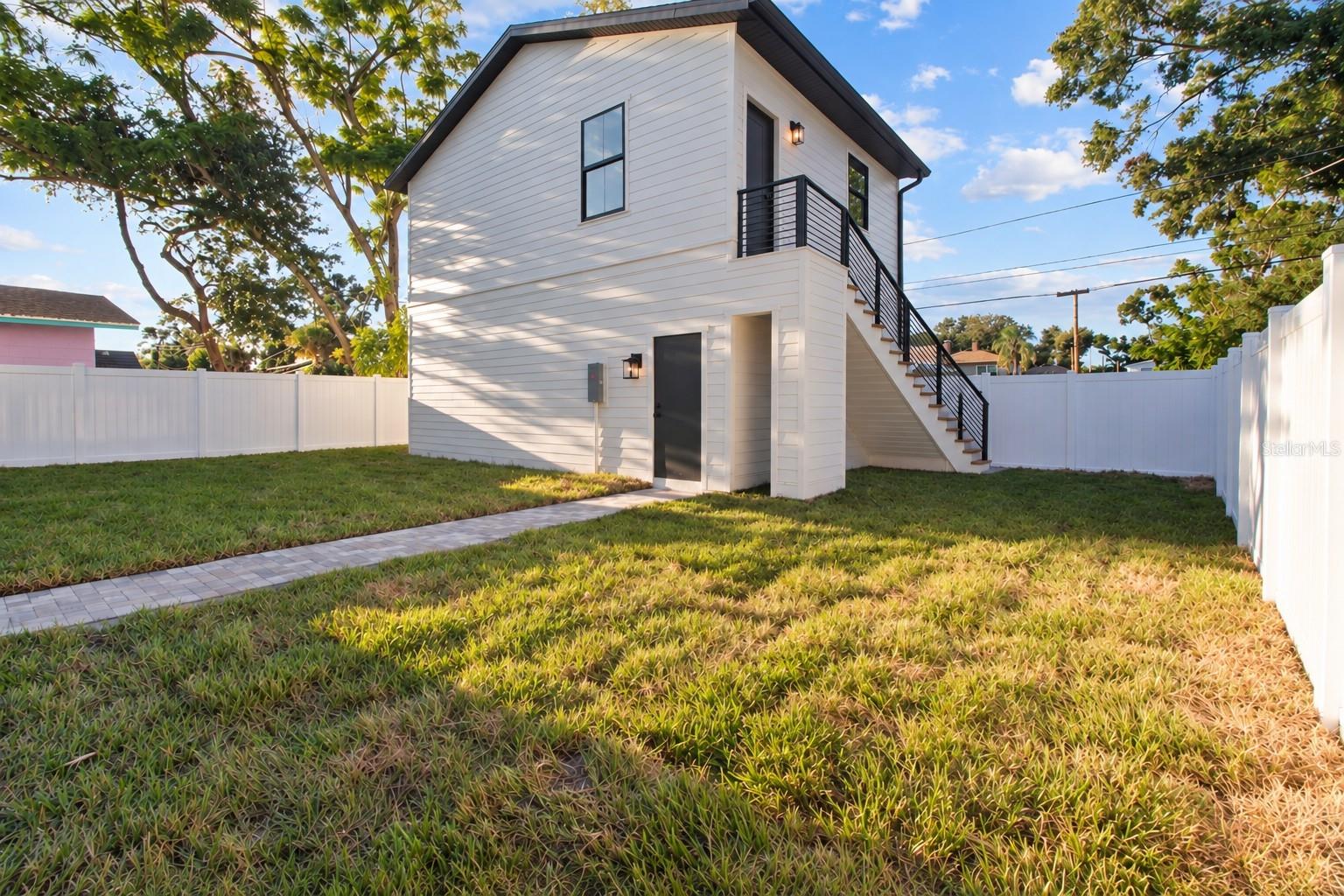 1025 MELROSE Ave ST PETERSBURG, FL 33705