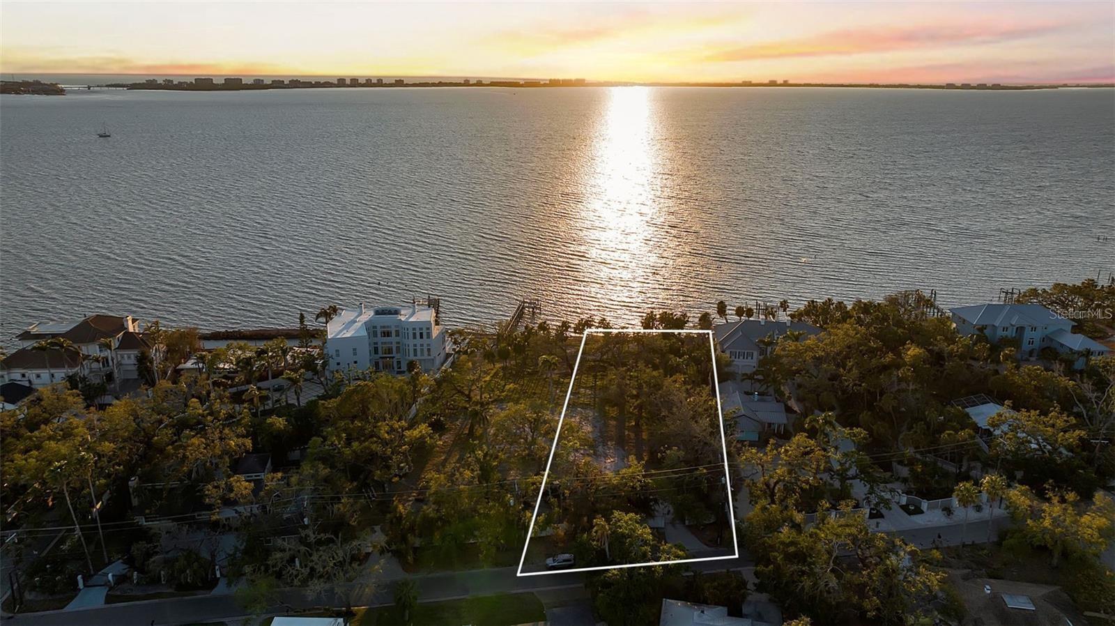 2046 ALAMEDA Ave SARASOTA, FL 34234