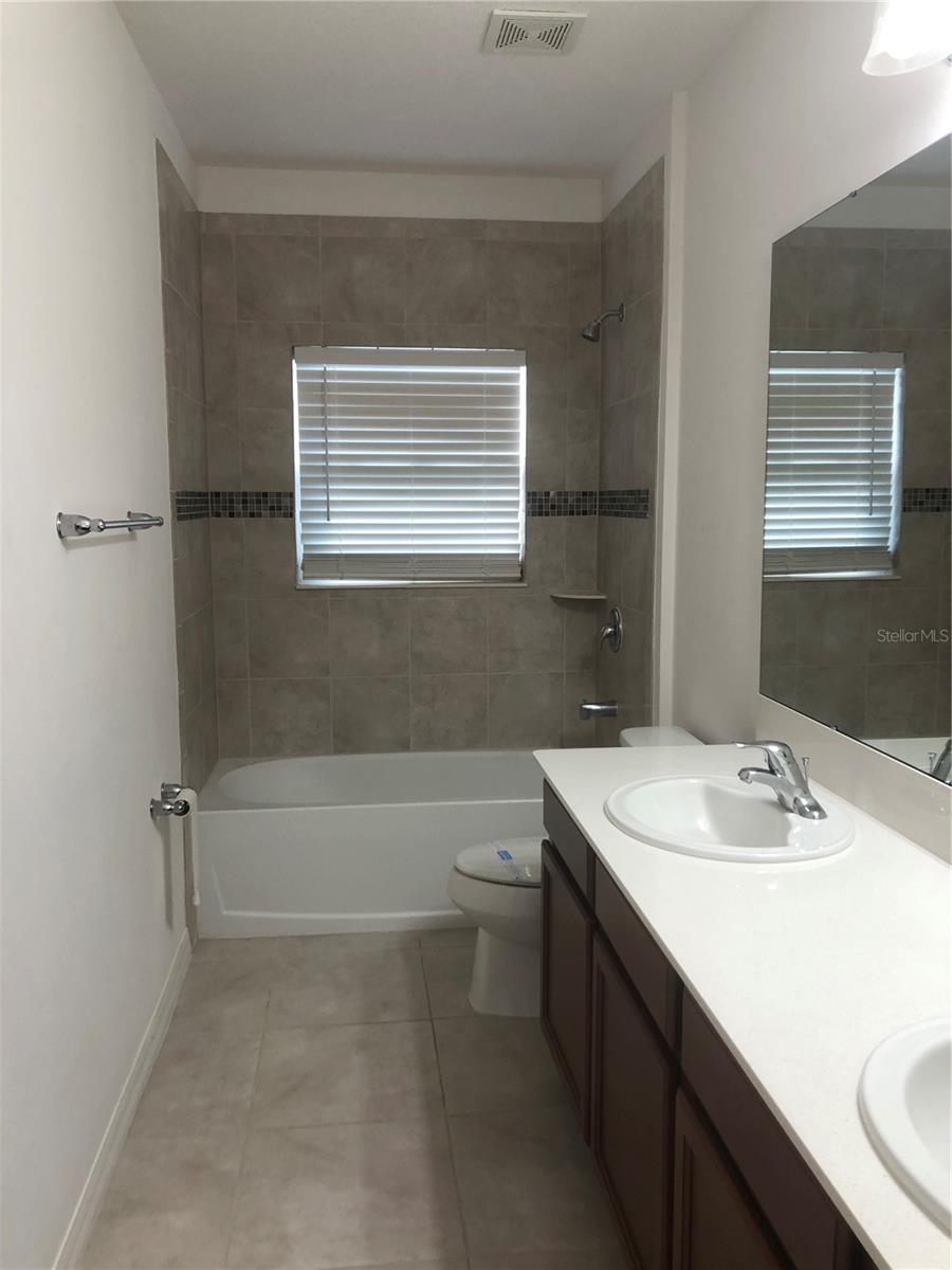 3211 SILVER FIN Way KISSIMMEE, FL 34746