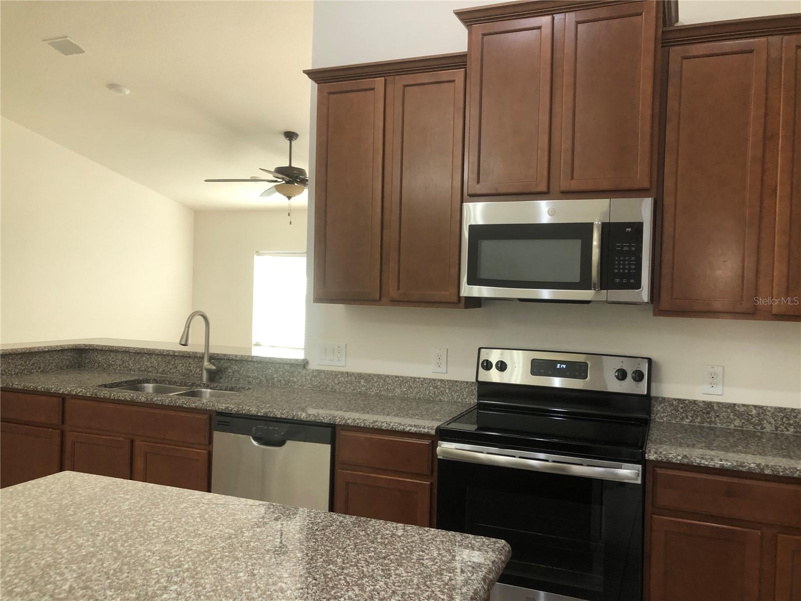 3211 SILVER FIN Way KISSIMMEE, FL 34746