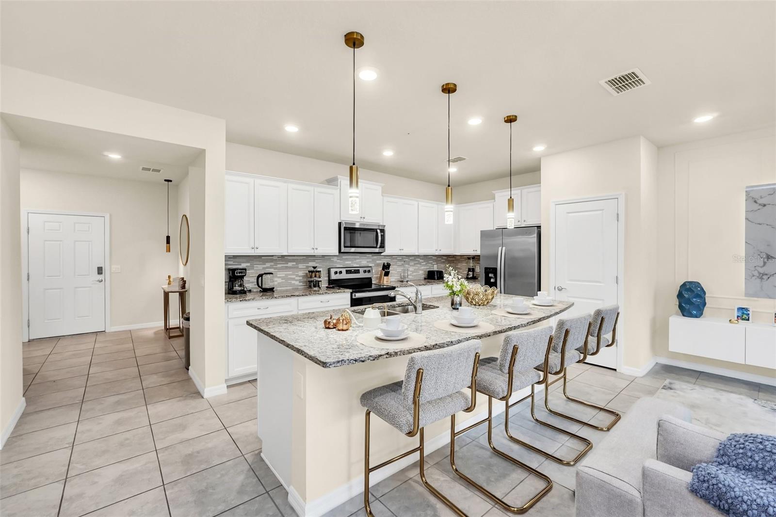 830 PARADISE Dr DAVENPORT, FL 33897