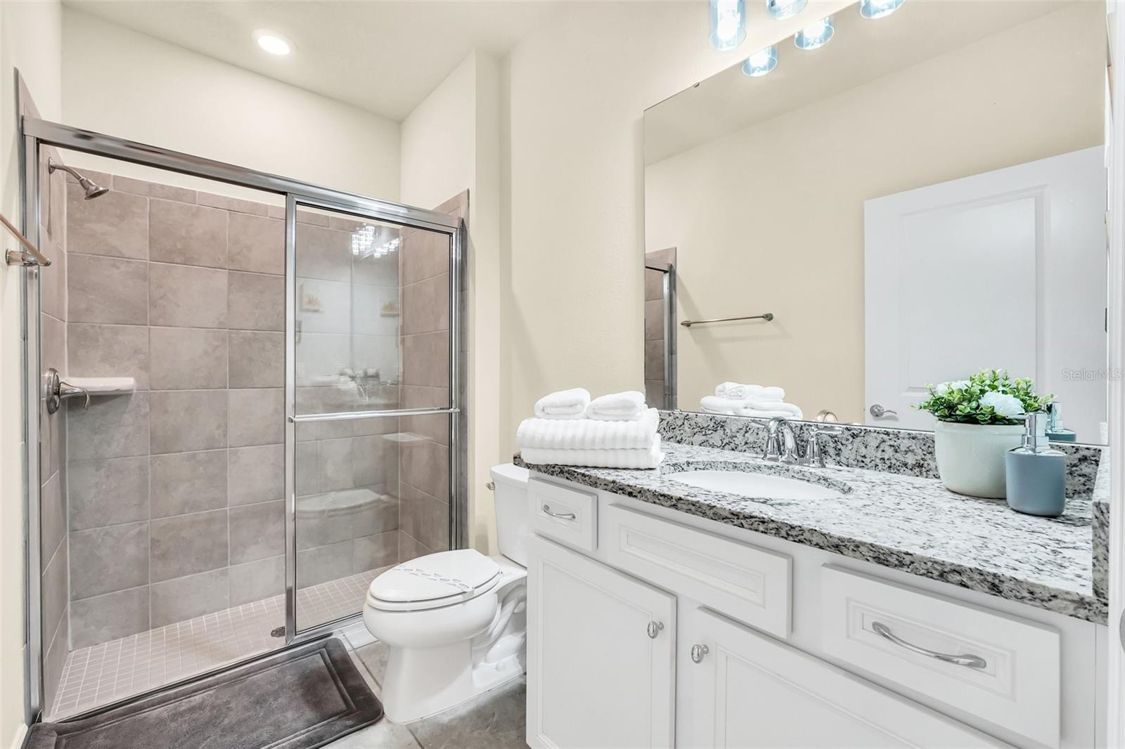 830 PARADISE Dr DAVENPORT, FL 33897
