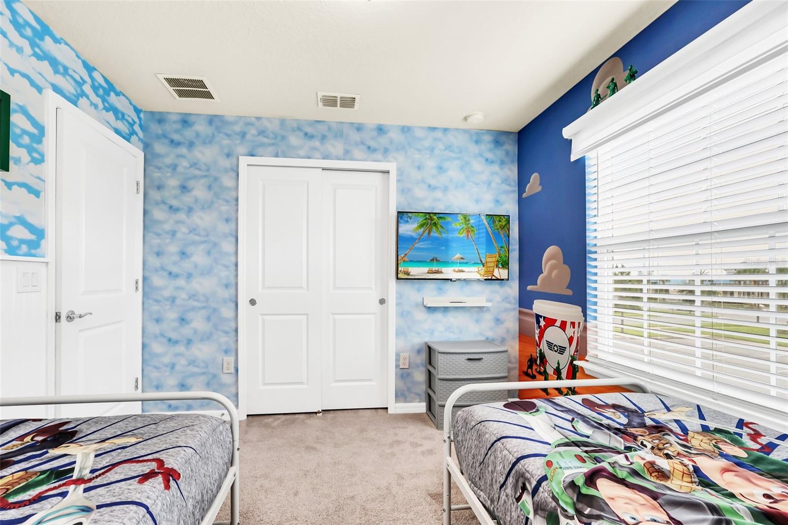 830 PARADISE Dr DAVENPORT, FL 33897