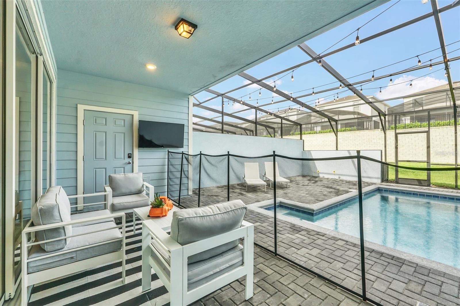 830 PARADISE Dr DAVENPORT, FL 33897
