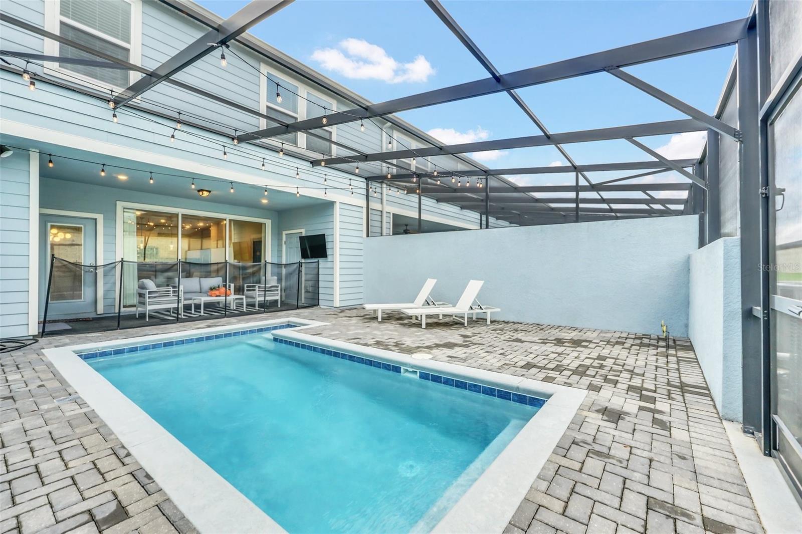 830 PARADISE Dr DAVENPORT, FL 33897