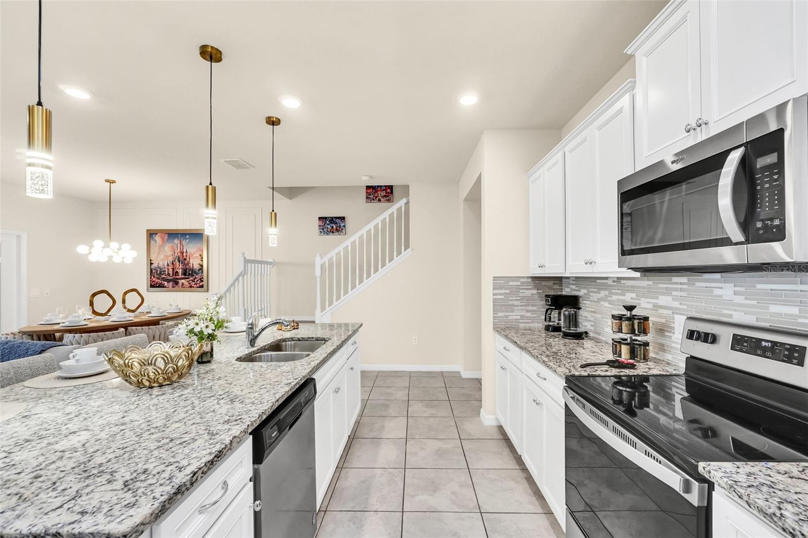 830 PARADISE Dr DAVENPORT, FL 33897
