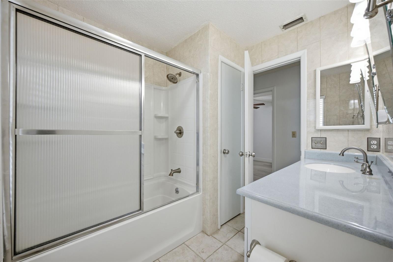 5113 PENNSBURY Dr TAMPA, FL 33624