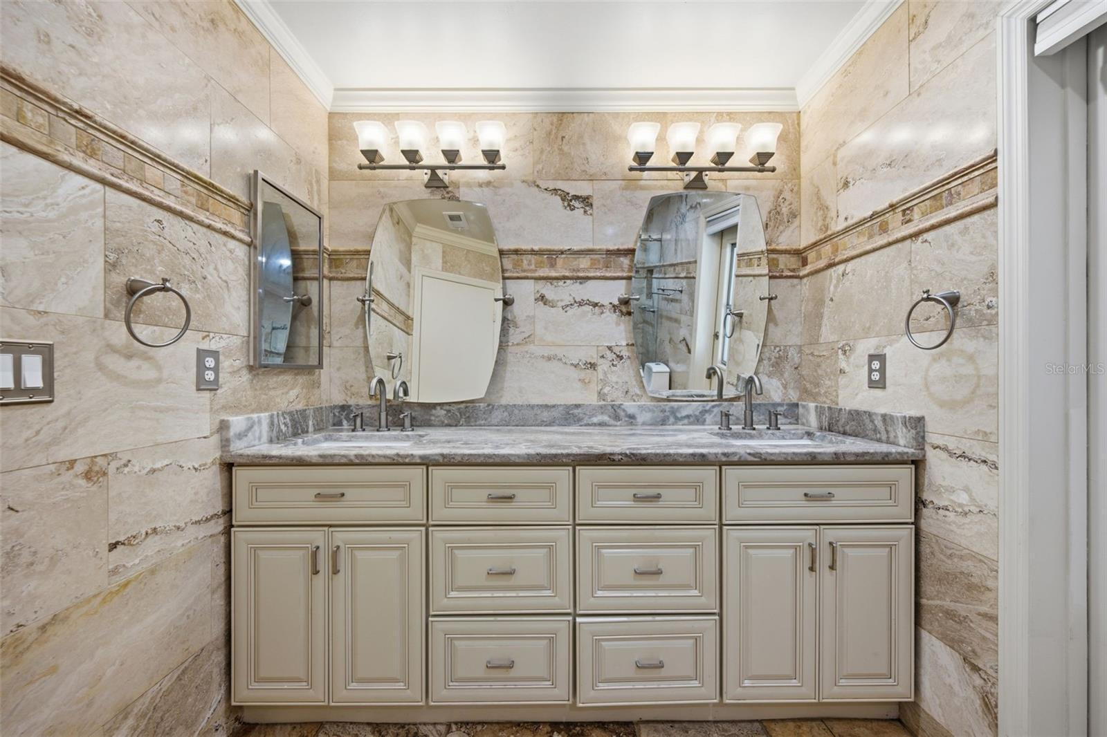 5113 PENNSBURY Dr TAMPA, FL 33624