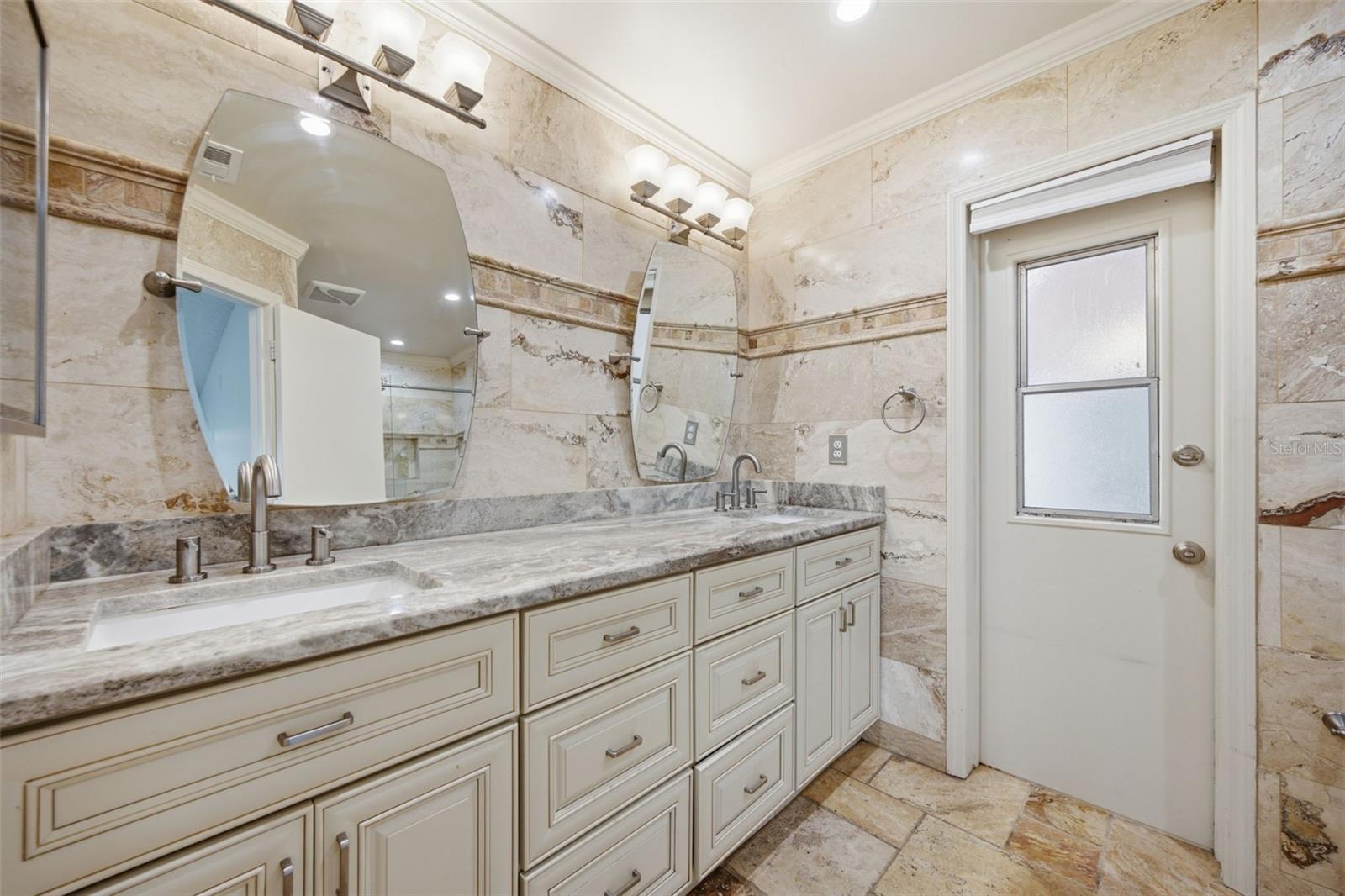 5113 PENNSBURY Dr TAMPA, FL 33624