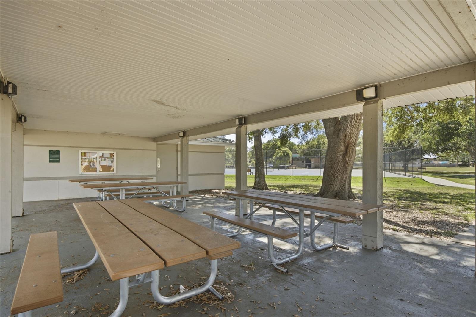 5113 PENNSBURY Dr TAMPA, FL 33624